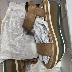 Yellow Box Brown Wedges